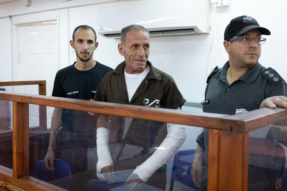 Hafez Huraini (Mitte) im September bei einer Anhörung in einem israelischen Militärgericht im Westjordanland, Foto Oren Ziv