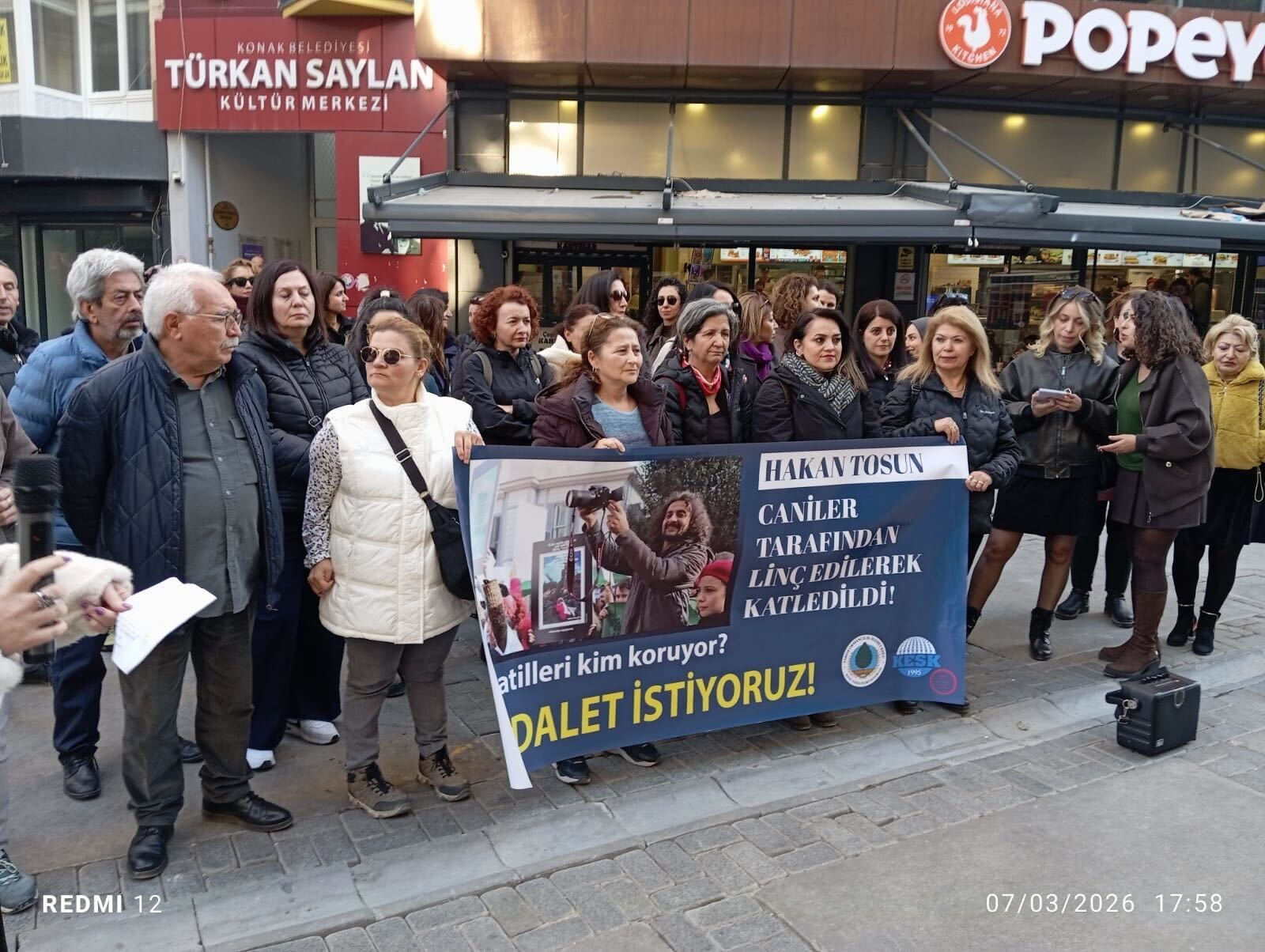 Protest in Izmir, „Wer schützt die Mörder? Wir wollen Gerechtigkeit!“, Foto: Gewerkschaft KESK