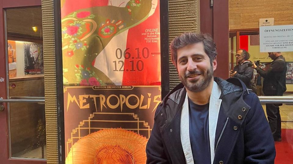 Roj Hajo ist Geschäftsführer der Produktionsfirma Mîtosfilm und Festivalleiter des Kurdischen Filmfestival Berlin. Foto: Berîvan Kalkan